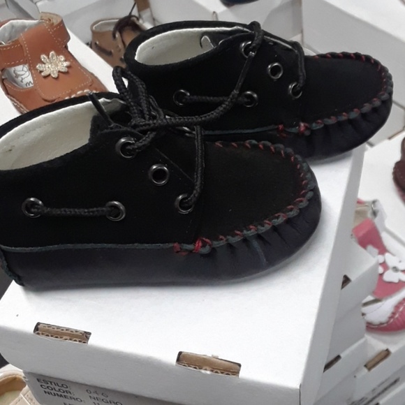 NEW BABY LEATHER SHOES. - Picture 2 of 3